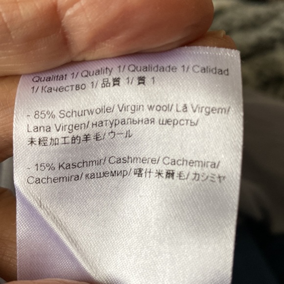 Escada Sport v-neckline wool/cachemire blend lightweight silver sweater Size L - Picture 9 of 16